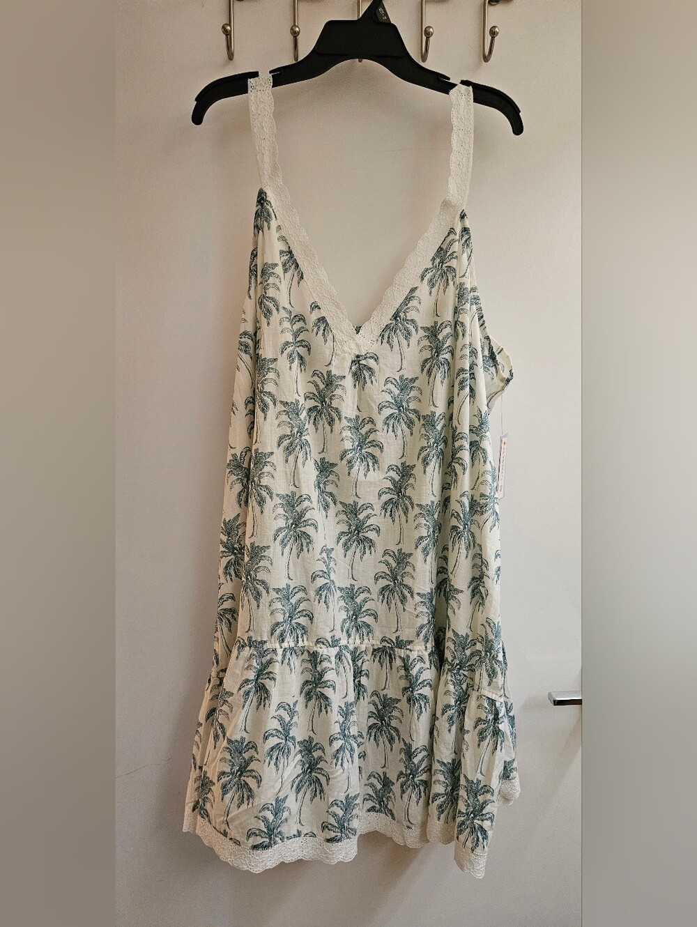 V-Neck Lace Chemise - Size 3X (22W-24W) - Winter White Palm Print - NWT